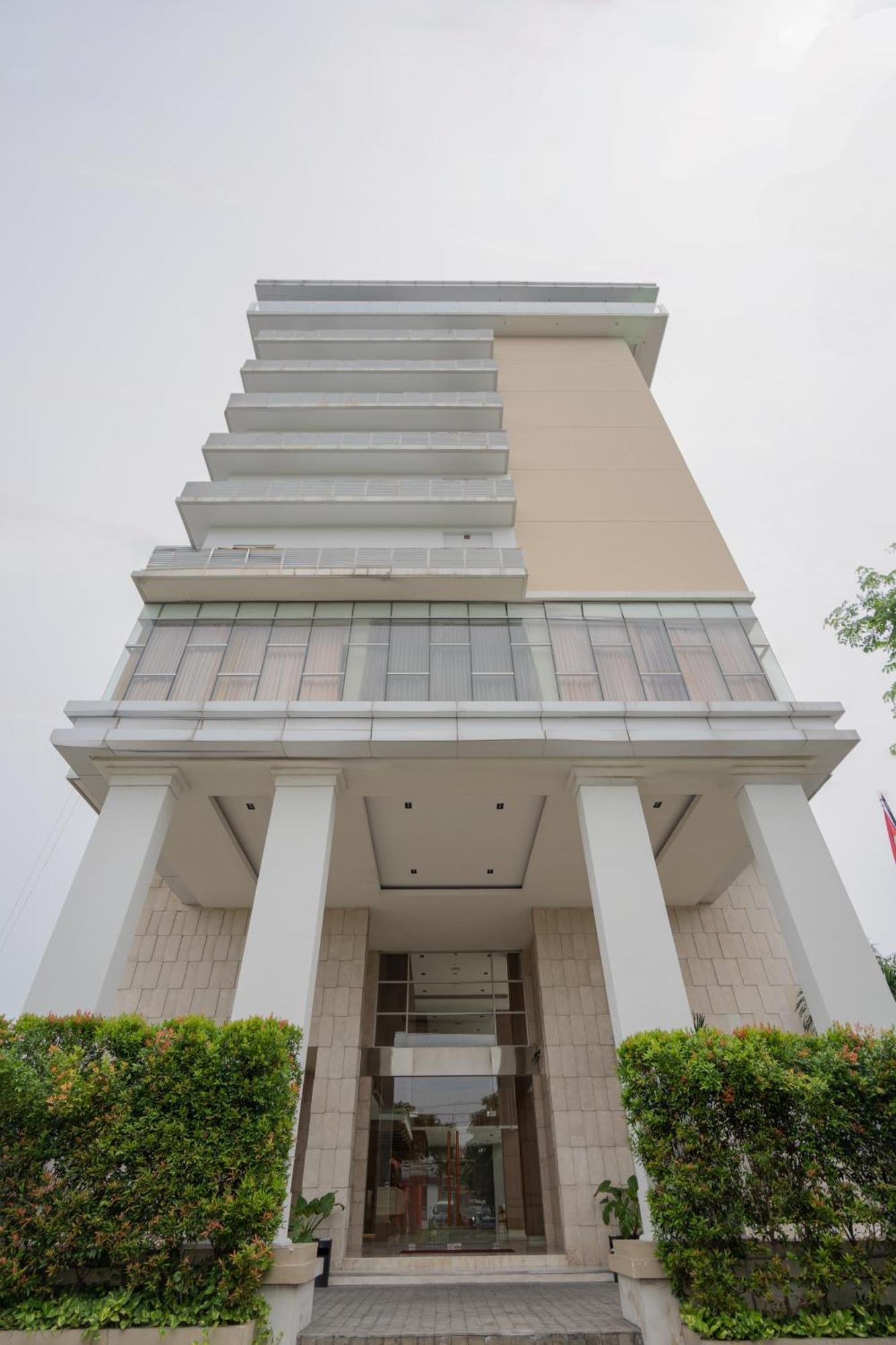 Hotel Santika Jemursari Surabaya Exterior foto