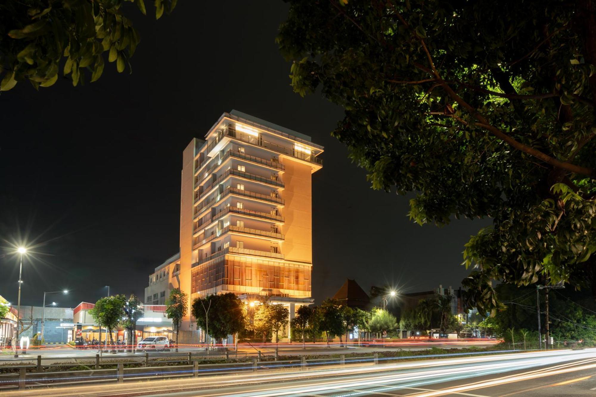 Hotel Santika Jemursari Surabaya Exterior foto